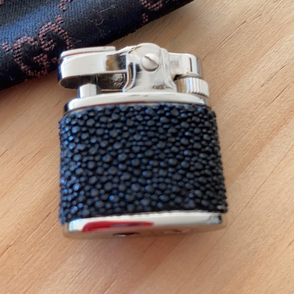 🔥GUCCI VINTAGE RARE RHINESTONE BUTANE LIGHTER - Picture 4 of 10